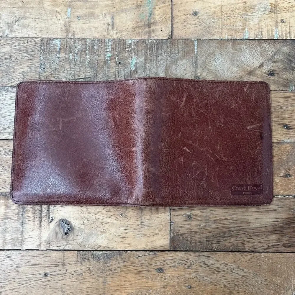 Carré Royal Bifold Wallet Genuine Leather Distressed Texture Embossed Logo